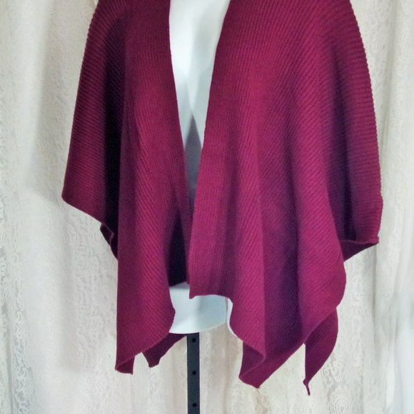 Knit Merlot Red Wine Cape Ruana Shawl One Size NWOT - Picture 2 of 4